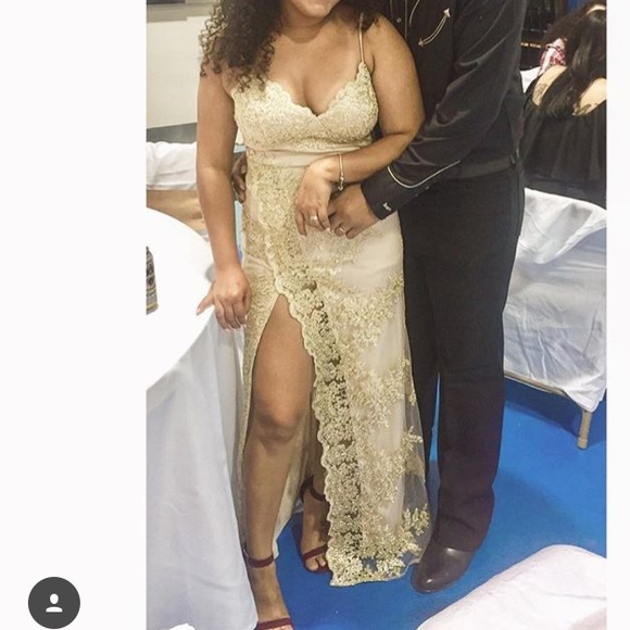 Beautiful night gown - Picture 2 of 2